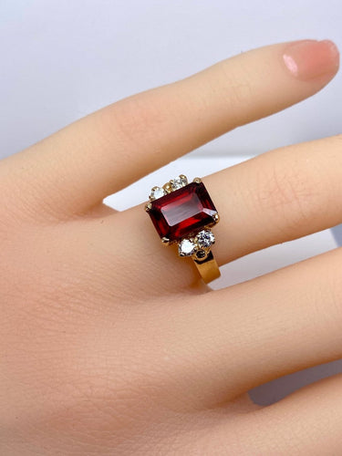 Bague 50 Bague en or jaune 18 carats au grenat et diamants 58 Facettes AB689