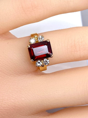 Bague 50 Bague en or jaune 18 carats au grenat et diamants 58 Facettes AB689