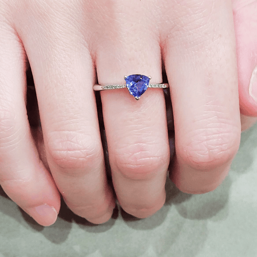 Bague 53 Bague en or blanc 18k avec tanzanite et diamants 58 Facettes S472