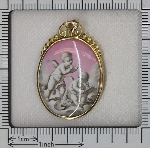 Pendentif Pendentif géorgien en or avec émail grisaille représentant deux chérubins 58 Facettes 26065-0293