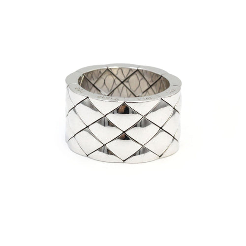 Bague 55 CHANEL Matelassée - Bague bandeau en or blanc 750‰ 58 Facettes 260097R