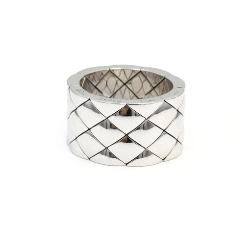 Bague 55 CHANEL Matelassée - Bague bandeau en or blanc 750‰ 58 Facettes 260097R
