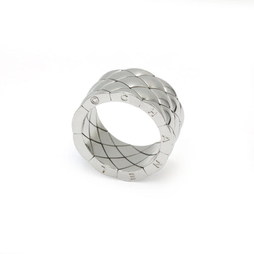Bague 55 CHANEL Matelassée - Bague bandeau en or blanc 750‰ 58 Facettes 260097R