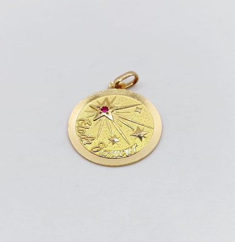 Pendentif Pendentif médaille étoile d'amour en or 18k et rubis 58 Facettes A06867