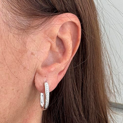 Boucles d'oreilles Boucles d'oreilles créoles ovales en or blanc 18 ct avec diamants 58 Facettes 37200