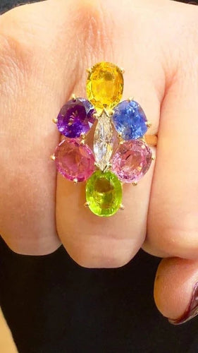 Bague 61 Bague en or jaune 18 carats sertie d’un diamant et de saphirs 58 Facettes