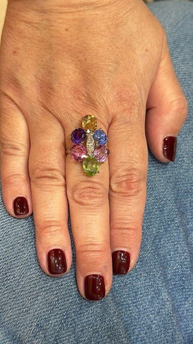 Bague 61 Bague en or jaune 18 carats sertie d’un diamant et de saphirs 58 Facettes