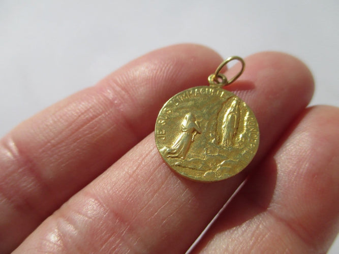 Pendentif PENIN - Médaille Notre-Dame de Lourdes biface en or jaune 18 carats 58 Facettes Médaille