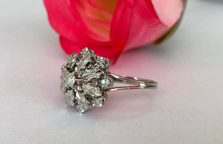 Bague 53 Bague rosette cluster vintage en or blanc 18 ct et diamants 58 Facettes ring