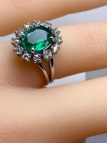Bague 46 Bague marguerite en or blanc 18 carats, émeraude et diamants 58 Facettes AB693