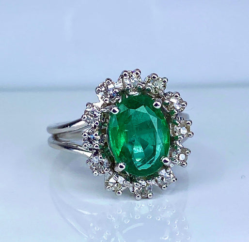 Bague 46 Bague marguerite en or blanc 18 carats, émeraude et diamants 58 Facettes AB693
