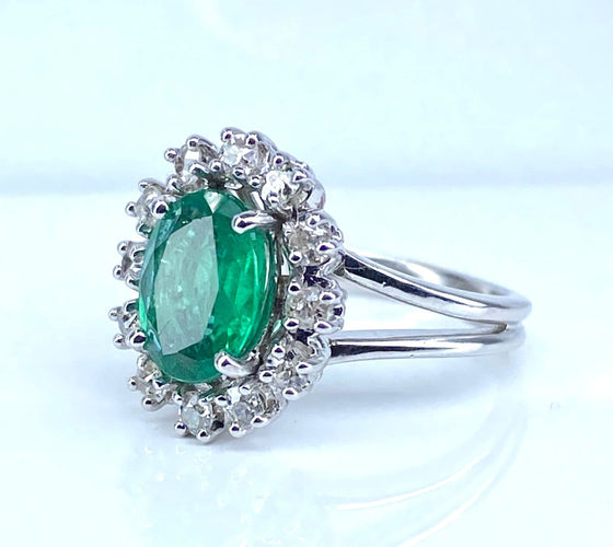 Bague 46 Bague marguerite en or blanc 18 carats, émeraude et diamants 58 Facettes AB693