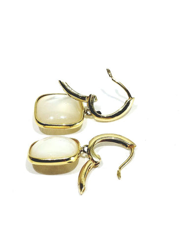 Boucles d'oreilles Boucles d’oreilles pendantes en or jaune 18 ct et nacre 58 Facettes 1735042
