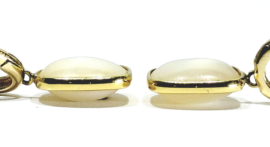 Boucles d'oreilles Boucles d’oreilles pendantes en or jaune 18 ct et nacre 58 Facettes 1735042
