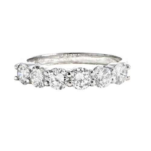 Alliance demi-tour en or blanc et diamants
