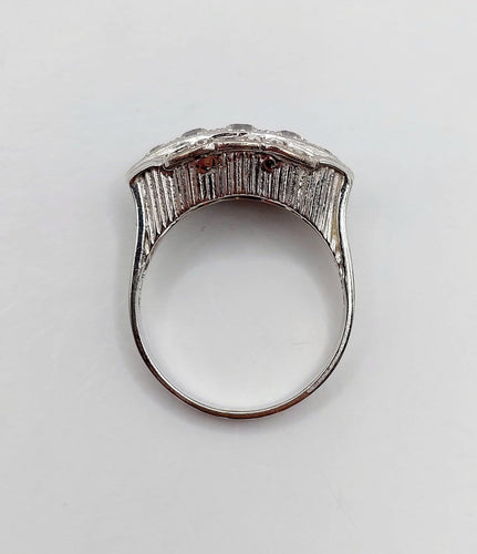 Bague 57 Bague chevalière Art déco en or blanc 18k et diamants 58 Facettes A06904