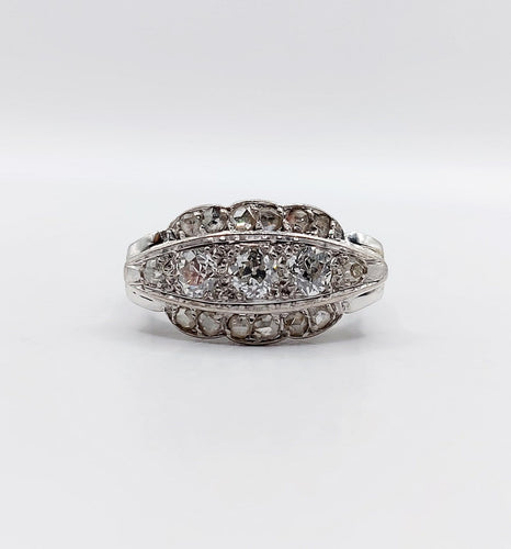Bague 57 Bague chevalière Art déco en or blanc 18k et diamants 58 Facettes A06904