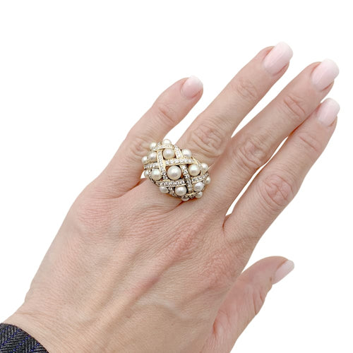 Bague 56 Bague Chanel, "Baroque", or jaune, diamants et perles. 58 Facettes 35440