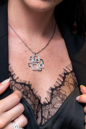 Collier Dinh Van Collier Pendentif Impression Or blanc Diamant 58 Facettes 577667GD