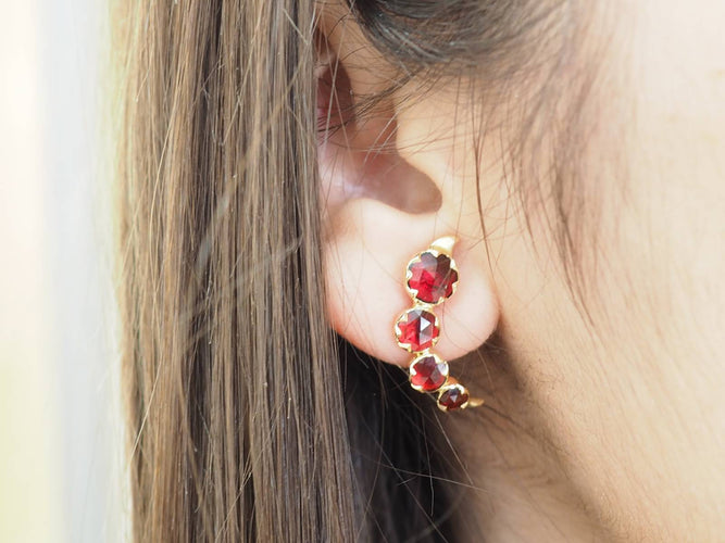 Boucles d'oreilles Boucles d’oreilles grenats de Perpignan en or jaune 18 carats 58 Facettes 33689