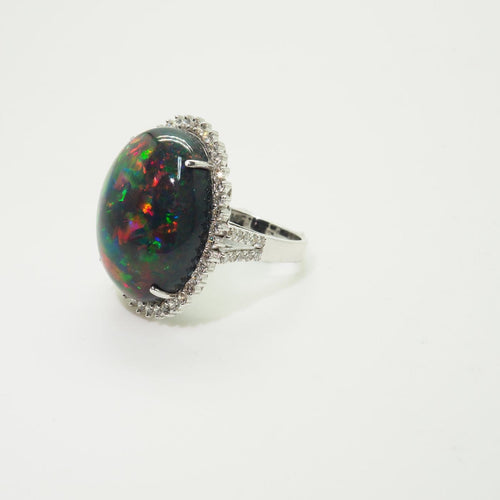 Bague 54 Bague en or 18 carats, opale et diamants 58 Facettes 4803