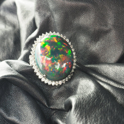 Bague 54 Bague en or 18 carats, opale et diamants 58 Facettes 4803
