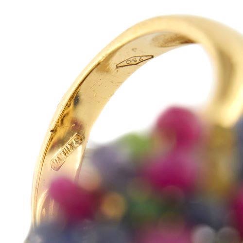 Bague 57 Bague bandeau ovale bombée en or jaune 18 ct avec rubis, saphirs et émeraudes 58 Facettes 34063