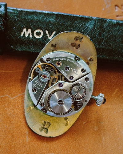 Montre Movado pour Bulgari Baignoire Allongée - Montre en or blanc 18K, cadran lapis-lazuli peint 58 Facettes Movado Bulgari lapis