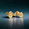 Boucles d'oreilles Boucles d’oreilles - Croix pavées de diamants en or jaune 18 carats 58 Facettes 384