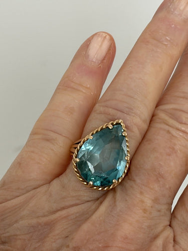 Bague 50 Bague en fils d’or jaune 18k avec zircon bleu poire 58 Facettes LOT 7527