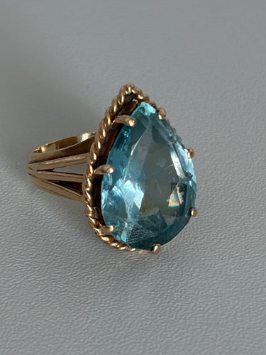 Bague 50 Bague en fils d’or jaune 18k avec zircon bleu poire 58 Facettes LOT 7527