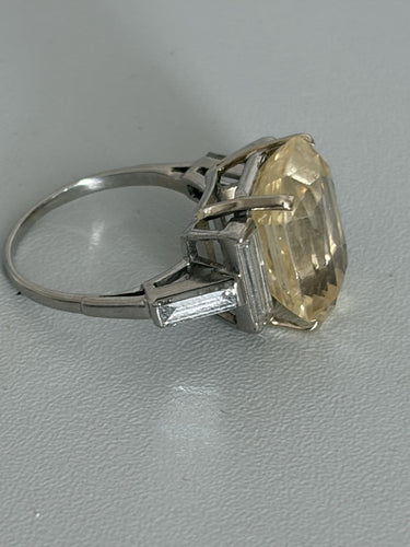 Bague 58 Bague en platine avec saphir jaune et diamants 58 Facettes LOT 7523