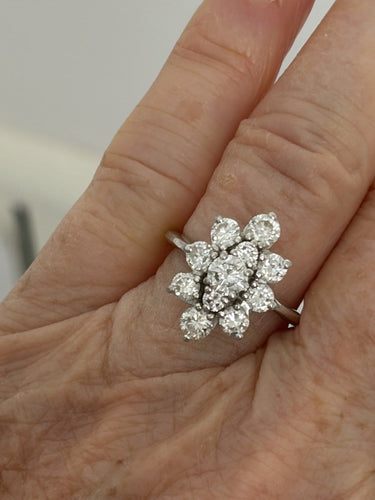 Bague 51.5 Bague marquise en or gris 18k et diamants 58 Facettes LOT 7516