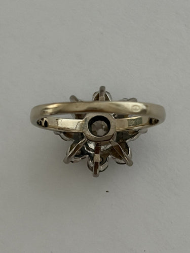Bague 54 Bague marguerite - Bague en or gris 18k et diamants 58 Facettes LOT 7485