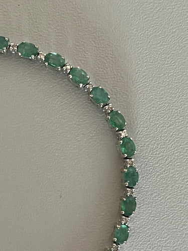 Bracelet Bracelet rivière en or gris 18k, émeraudes et diamants 58 Facettes LOT 7437