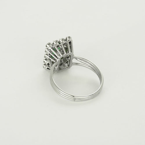 Bague 60 Bague en or blanc, platine, émeraude et diamants 58 Facettes 58FC45