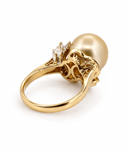 Bague 53 Bague en or jaune 18 carats avec perle et diamants 58 Facettes 90850