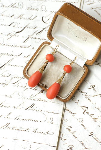 Boucles d'oreilles Boucles d’oreilles pendantes goutte en or jaune 18 ct et corail 58 Facettes