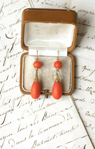 Boucles d'oreilles Boucles d’oreilles pendantes goutte en or jaune 18 ct et corail 58 Facettes