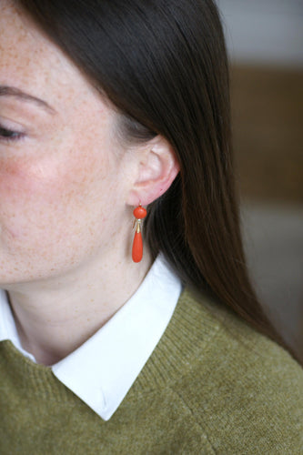 Boucles d'oreilles Boucles d’oreilles pendantes goutte corail et perle en or jaune 18 ct 58 Facettes