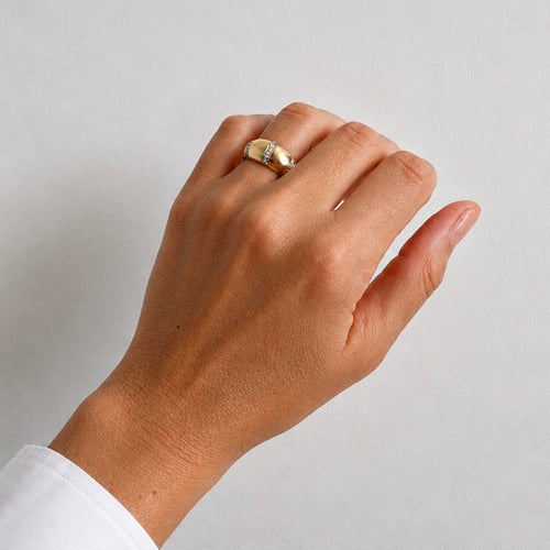 Bague 50 Bague n° 145 - Bague dôme en or jaune 18 carats et diamants 58 Facettes