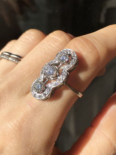 Bague 56 Bague vintage en or blanc 18K et diamants 58 Facettes 246
