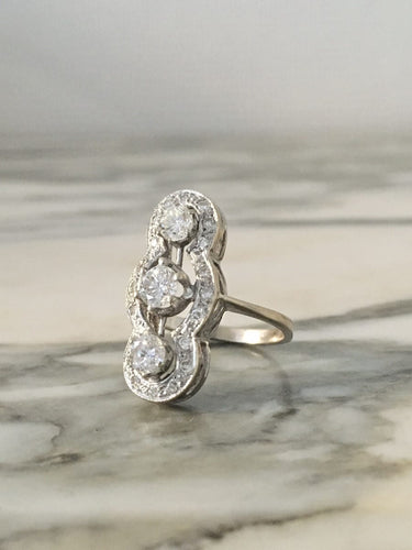 Bague 56 Bague vintage en or blanc 18K et diamants 58 Facettes 246