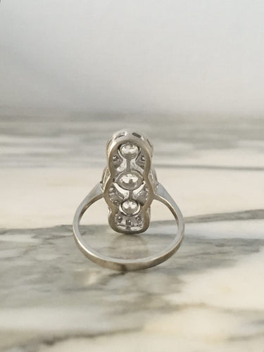 Bague 56 Bague vintage en or blanc 18K et diamants 58 Facettes 246