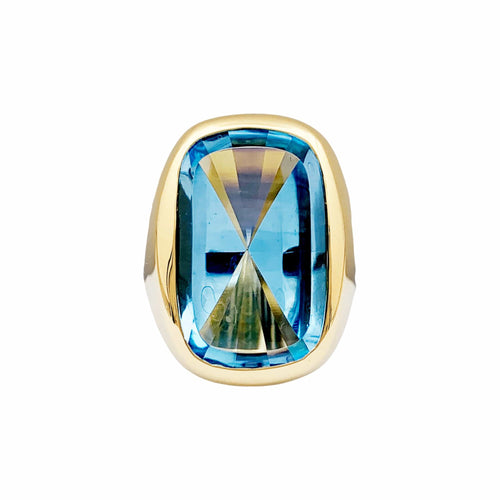Bague 50 Bague chevalière en or jaune et topaze bleue 58 Facettes 35436