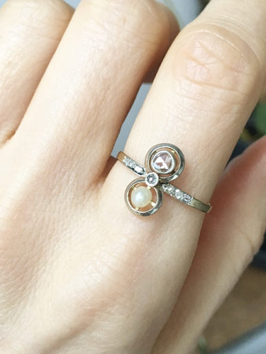 Bague 57 Bague toi et moi Art déco en or jaune 18K, platine, diamants et perle 58 Facettes 248
