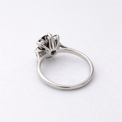 Bague 52 Bague marguerite en or blanc 18 carats, saphir et diamants 58 Facettes 35995