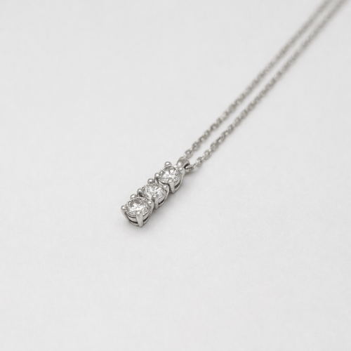 Collier Collier - Pendentif en or blanc 18 carats et diamants 58 Facettes 35310