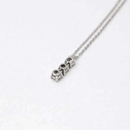 Collier Collier - Pendentif en or blanc 18 carats et diamants 58 Facettes 35310