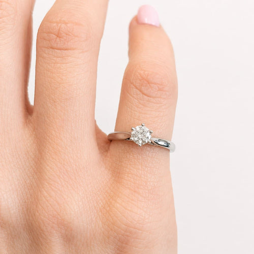 Bague 51 Bague solitaire en or blanc et diamant 58 Facettes 35216